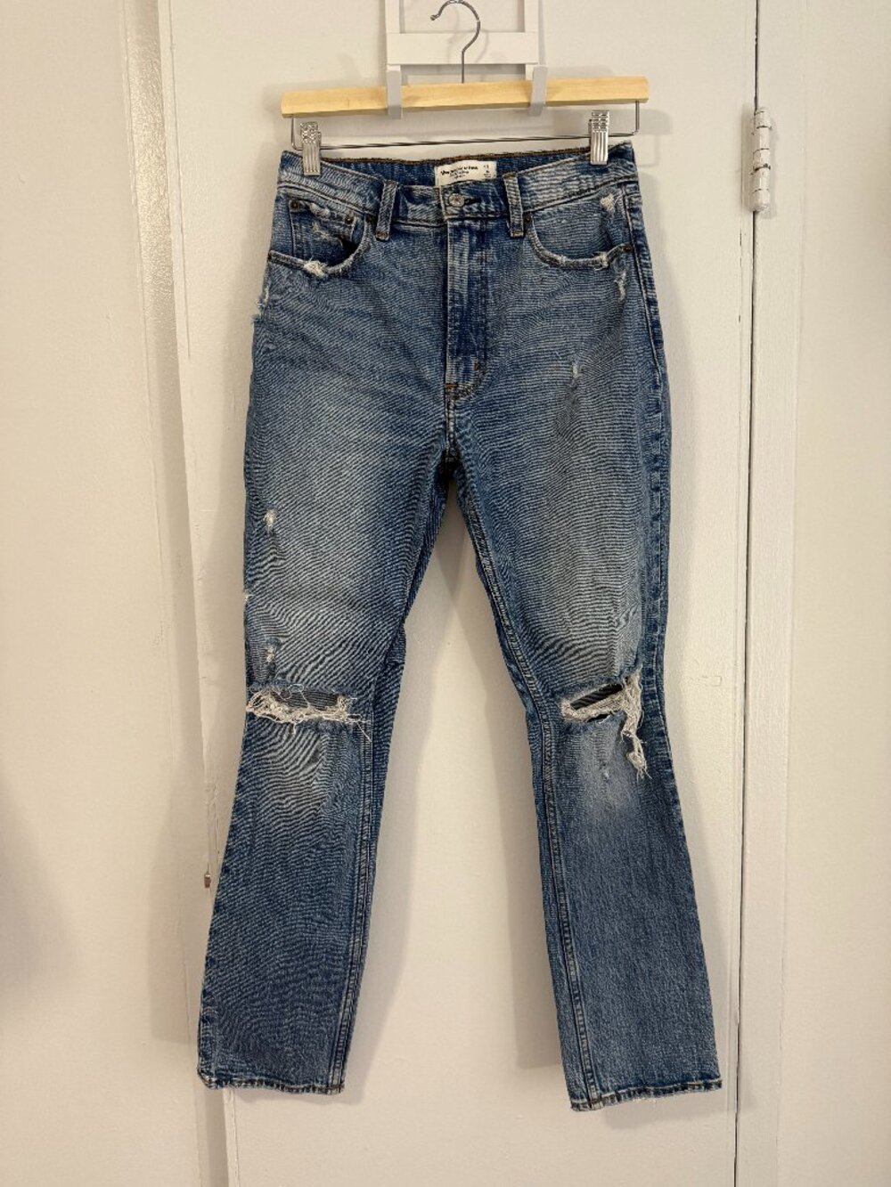 Abercrombie 90's Skinny High Rise Jeans - Medium Distressed